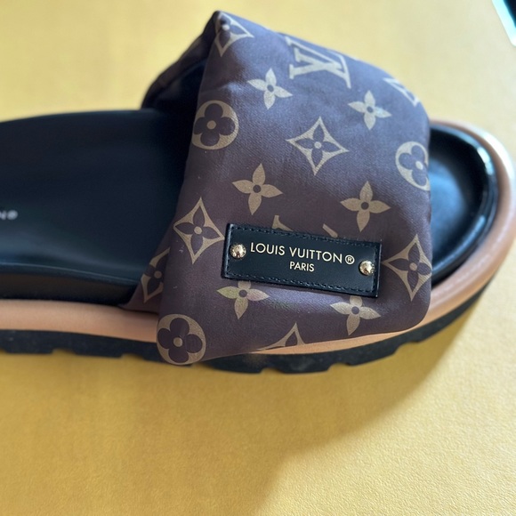 Louis Vuitton Pool Pillow Comfort Mules - Right Shoe Only - size 39 - Picture 7 of 7